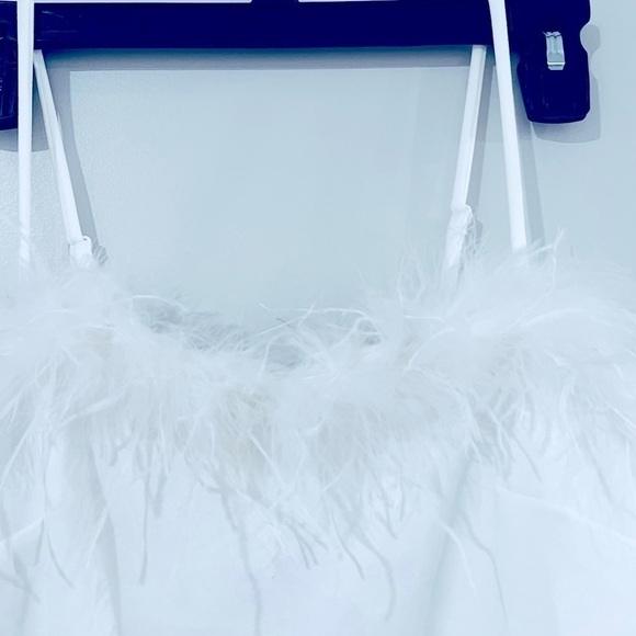 B DARLIN Juniors' Feather-Trim Bodycon Scuba Crepe Minidress, women’ size 7/8 - Picture 7 of 15